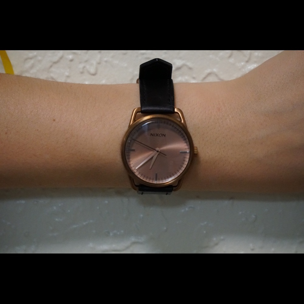 Nixon rose gold “the mellor”